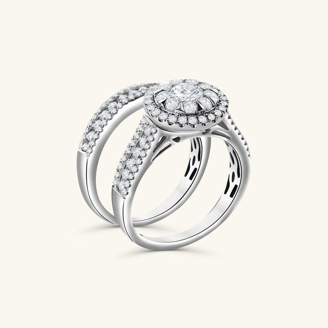 Exquisite Round Brilliant Diamond Ring Set